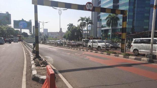 Median jalan di Jalan Iskandar Muda jadi salah satu titik rawan kecelakaan.