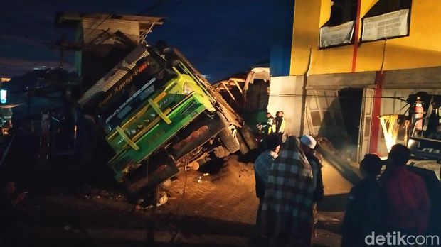 Truk Maut Tewaskan 3 Orang di Cianjur, Semua Korban Tertimbun