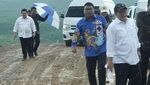 Potret Para Menteri Jokowi Jalan di Lumpur Gegara Mobil Selip
