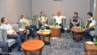 Meski demikian, ada sejumlah permasalahan yang harus diselesaikan di Bandara APT Pranoto. Salah satunya, struktur tanah bandara yang rentan mengalami penurunan karena berada di atas lahan gambut.