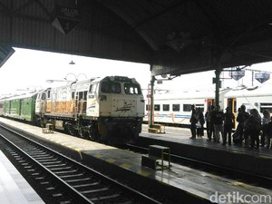 Dampak Banjir, Sejumlah Kereta Beroperasi dengan Kecepatan Terbatas