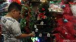 Berburu Aneka Pernak-Pernik Natal di Pasar Pagi Jakarta