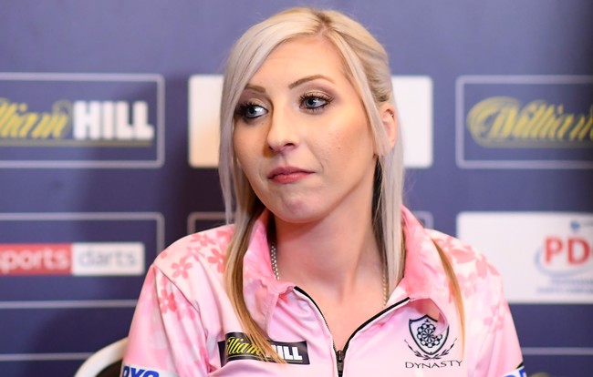 Karena kemenangannya ini, Fallon Sherrock sempat menjadi trending topic di Twitter. Foto: Getty Images