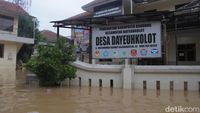 Terendam Banjir, Akses Jalan Di Dayeuhkolot Sempat Terputus