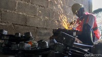 Untuk Pasuruan dan Sidoarjo, menjalin kerjasama dengan PT Indobaja Primamurni, Gresik. Bahan baku disuplai dari Indobaja.