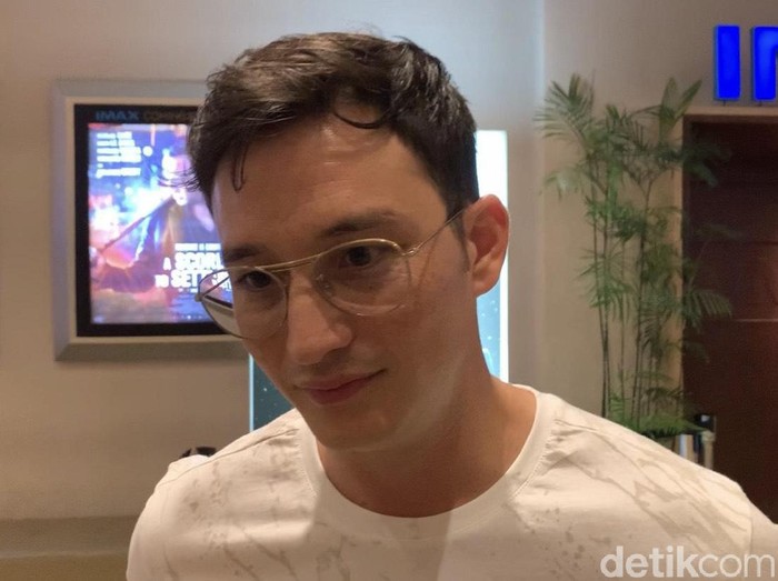 Mike Lewis Mike Lewis Bicara soal Rencana Pernikahan