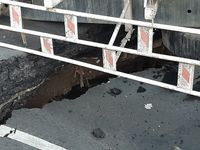 Truk Tangki Jeblos di Putaran Depan Thamrin City, Sebagian Jalan Tertutup
