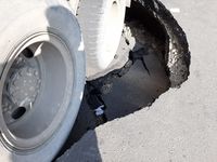 Truk Tangki Jeblos di Putaran Depan Thamrin City, Sebagian Jalan Tertutup