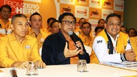 OSO memberikan keterangan pers usai terpilih kembali menjai Ketum Hanura.