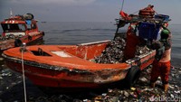 Sudin Lingkungan Hidup Kabupaten Kepulauan Seribu mengerahkan 25 personel dan 2 (dua) unit Kapal Fiber 04 dan Kapal Fiber 05.