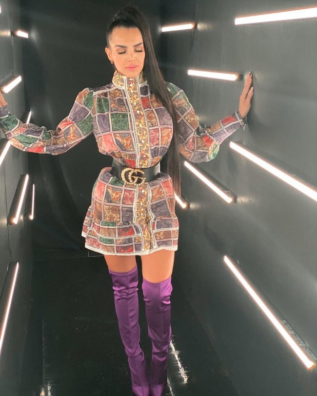 Aku membesarkan payudaraku tujuh kali, aku mendapatkan lima kali operasi hidung dan prosedur pembentukan tubuh, serta prosedur kecantikan lainnya, bibir, gigi dan segalanya, ucap Aleira, seperti dikutip The Daily Star. Foto: dok. Instagram