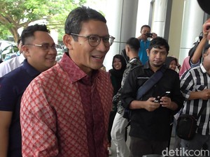 Sandiaga Uno Cerita Sempat Terjebak Banjir Jakarta
