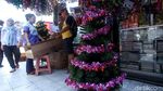 Berburu Aneka Pernak-Pernik Natal di Pasar Pagi Jakarta