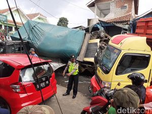 Tabrakan Beruntun di Bandung Barat, 6 Orang Dibawa ke Rumah Sakit