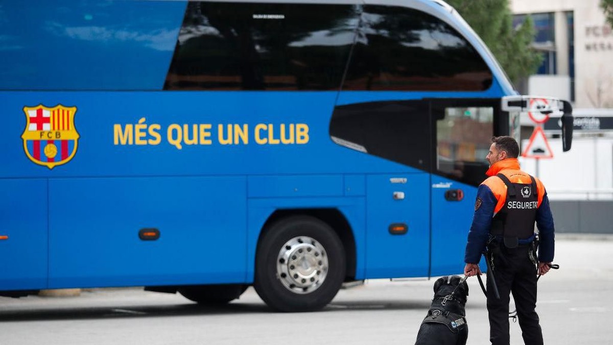Duel Barcelona versus Real Madrid dijaga ketat petugas keamanan (Eric Alonso/Getty Images)