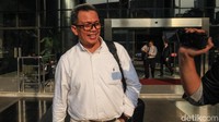 Perusahaan itu kemudian tetap mendapatkan pembayaran dari PT Waskita Karya. Uang tersebut kemudian dikembalikan empat perusahaan subkontraktor itu kepada dua tersangka tersebut. Akibat perbuatan mereka, negara diduga mengalami kerugian Rp 186 miliar.
