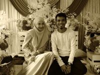 Ezrin dan mantan tunangannya