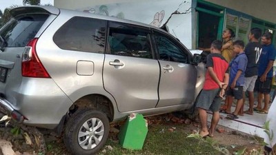 Duh! Sopir Mobil Ini Mabuk dan Seruduk TK di Pati