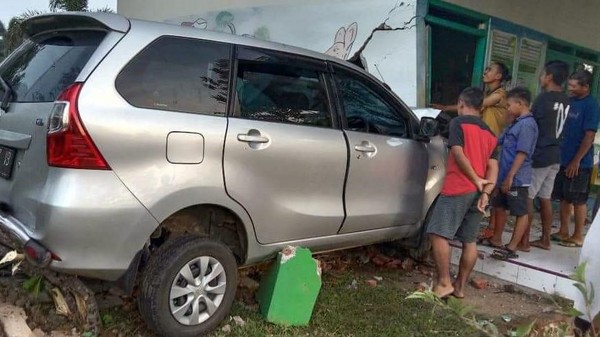 Duh! Sopir Mobil Ini Mabuk dan Seruduk TK di Pati
