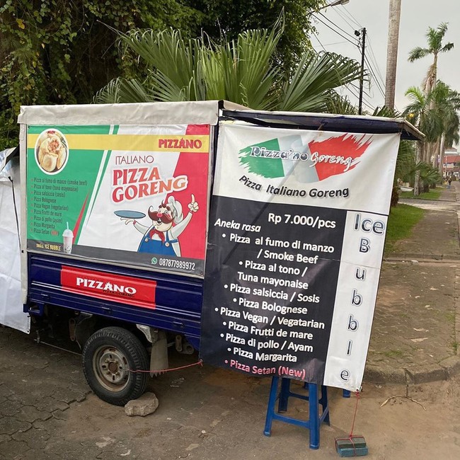 Semangat Bapak Tua Penjual Pizza Goreng di Bekasi Ini Banjir Pujian Netizen Semangat Bapak Tua Penjual Pizza Goreng di Bekasi Ini Banjir Pujian Netizen