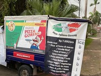 Semangat Bapak Tua Penjual Pizza Goreng di Bekasi Ini Banjir Pujian Netizen