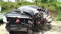 Penampakan mobil yang ditumpangi putra almarhum KH Hasyim Muzadi, Gus Hilman Wajdi, setelah mengalami kecelakaan di Tol Pandaan-Malang, Jawa Timur, Rabu (18/12/2019).