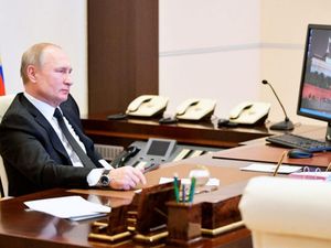 Agar Terlindung dari Corona, Putin Bikin Terowongan Disinfektan