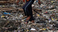 Tumpukan sampah didominasi oleh sampah plastik, foam hingga karet.