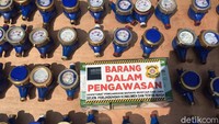 Rinciannya adalah, Luminer sejumlah 4.727 pcs, Pompa air sejumlah 443 buah, Produk Kehutanan seperti wallpaper sejumlah 600 karton, wooden desk sejumlah 8 pcs, kertas saring kopi sejumlah 300 dus, roll paper 16 boc, termolight paper sejumlah kurang lebih 2.036 kilogram (kg).