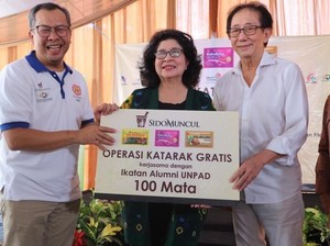 116 Penderita Katarak di Bandung Dapat Operasi Gratis dari Sido Muncul