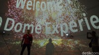 Destinasi wisata selfie baru ini bernama 360 Dome Experience. Lokasinya berada di Grage City Mall, Kota Cirebon, Jawa Barat (Sudirman Wamad/detikcom)