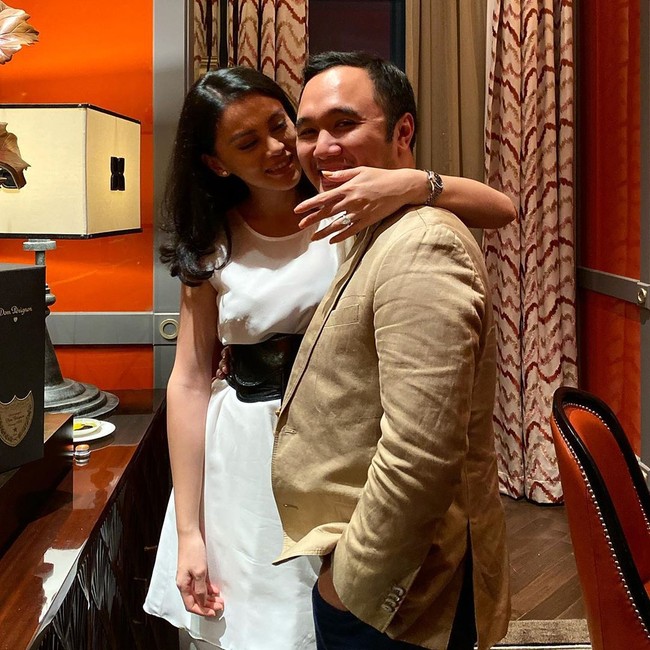 Adri Martowardojo dan Elsa Tadjudin diketahui telah menjalin hubungan asmara sejak 2017. Setelah putus dari penyanyi Angel Pieters, Adri Martowardojo mantap melabuhkan pilihan hatinya pada model Elsa Tadjudin. Foto: Instagram