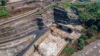 Dibangunnya terowongan air kembar yang berada di Daerah Aliran Sungai (DAS) Ciliwung ini untuk mengatasi banjir akibat luapan Sungai Citarum.