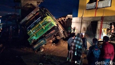Ini Truk yang Tabrak Kios Sembako dan Tewaskan 3 Orang
