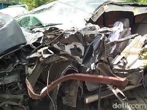 Begini Kondisi Mobil Gus Hilman Akibat Kecelakaan di Tol Pandaan-Malang