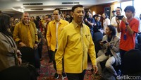 Dia pun mengatakan mundur bukan karena dipecat.