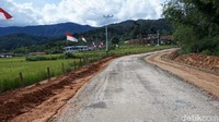 Proyek jalan yang terbagi menjadi dua seksi ditargetkan rampung tahun ini.