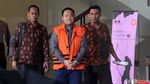Diperiksa KPK Miftahul Ulum Tersenyum Tipis