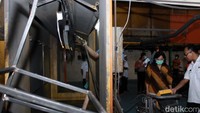 Saat ini terdapat sekitar 3.000 IKM produsen cangkul di seluruh Indonesia. Sentra utama IKM produsen cangkul berada di Pasir Jambu, Cisaat dan Karawang, Jawa Barat; Klaten dan Tegal, Jawa Tengah.