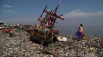 Ramai-ramai Bersihkan Tumpukan Sampah di Pantai Cilincing