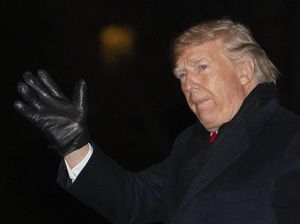 Trump Dimakzulkan, Dukungan Loyalis Tak Goyah
