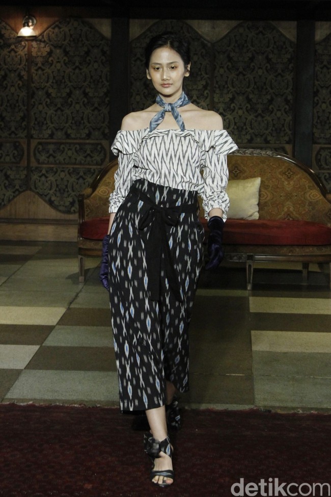 Fashion show Ikat Indonesia by Didiet Maulana bertajuk TerIkat Romansa di Sofia at Gunawarman, Jakarta Selatan, Rabu [18/12/2019]. Foto: Mohammad Abduh/Wolipop