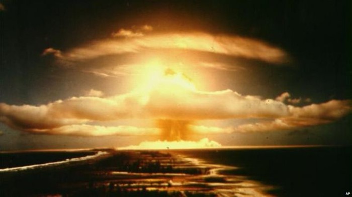 Uji coba Tsar Bomba memunculkan jamur raksasa di Arktik (Associated Press/AP)