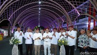 Instalasi tersebut diresmikan oleh Bupati Banyuwangi Abdullah Azwar Anas pada Rabu malam, 18 Desember 2019, bertepatan dengan Peringatan Hari Jadi ke- 248 Kabupaten Banyuwangi (Harjaba) (Ardian Fanani/detikcom)