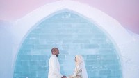Untuk traveler yang mau mengadakan acara wedding juga bisa dilakukan di Icehotel. Tempatnya unik, dikelilingi dengan salju putih yang halus. (Icehotel/instagram)