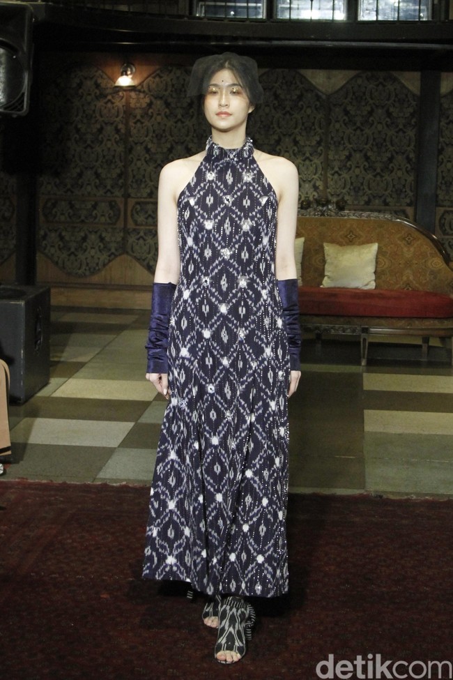 Fashion show Ikat Indonesia by Didiet Maulana bertajuk TerIkat Romansa di Sofia at Gunawarman, Jakarta Selatan, Rabu [18/12/2019]. Foto: Mohammad Abduh/Wolipop