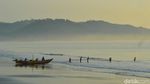 Pesona Sunrise di Pelabuhan Cikidang Pangandaran