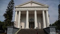 Begini bagian depan Gereja Immanuel.