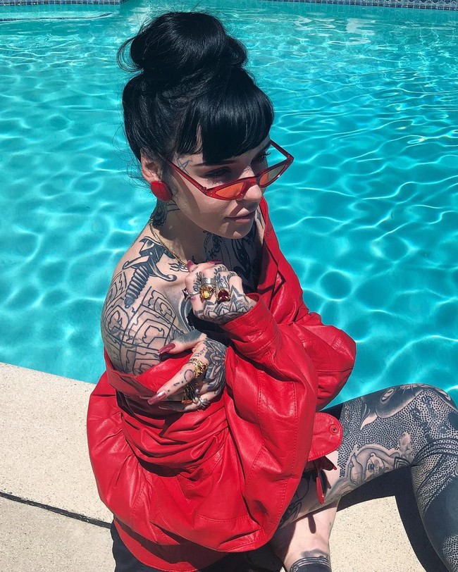 Setelah aku membelah lidahku, aku harus belajar bicara lagi dan selama bertahun-tahun (hidup) aku jadi cadel, tutur Grace yang mengaku kini bisa digerakan secara terpisah setelah dibelah. Foto: Instagram