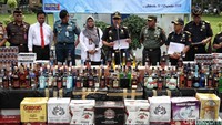 Bea Cukai Jakarta melakukan pemusnahan 2.777.114 batang rokok dan 14.719 botol minuman keras ilegal berbagai merek senilai Rp 6.462.090.500.